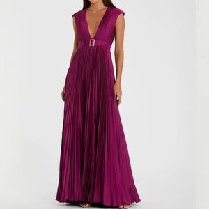 NWT Mac Duggal Pleated plunge neck belted a-line gown